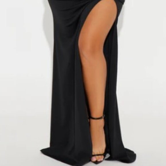 Sexy Elegant Black Gown with Glitzy Bows NWT - Picture 6 of 6